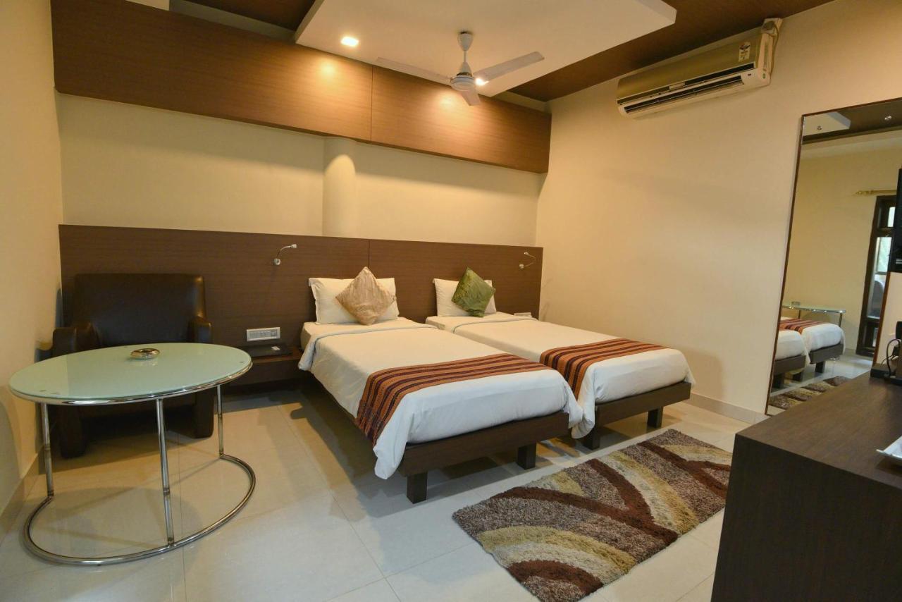 Hotel Dibrugarh Club House Exterior foto